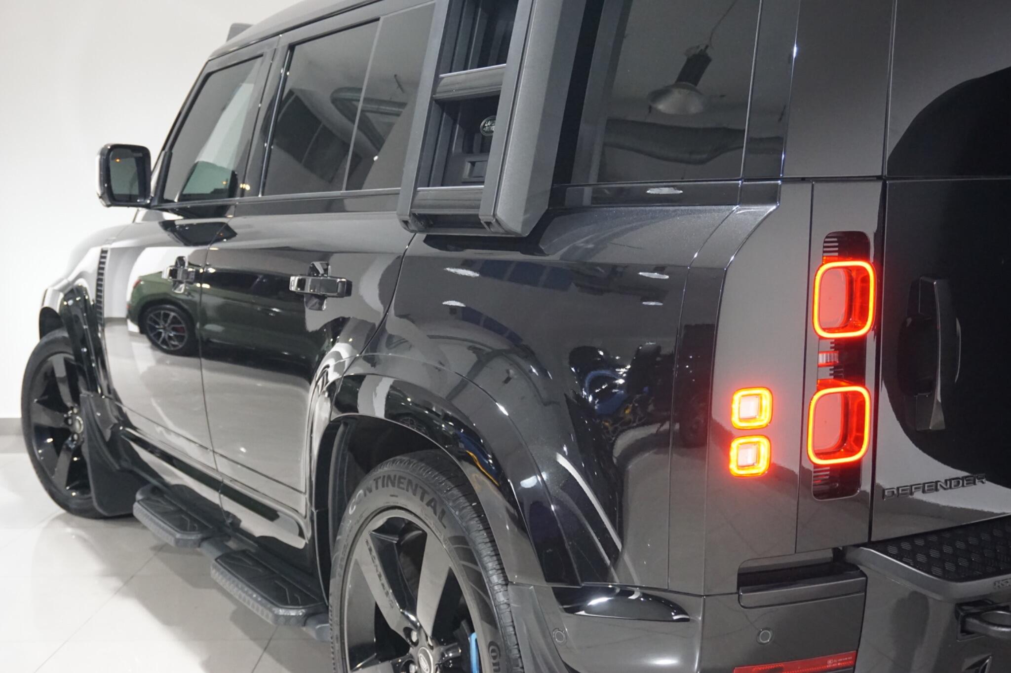 Land Rover Defender 110 3.0 D300 MHEV X-Dynamic HSE Auto 4WD Euro 6 (s/s) 5dr